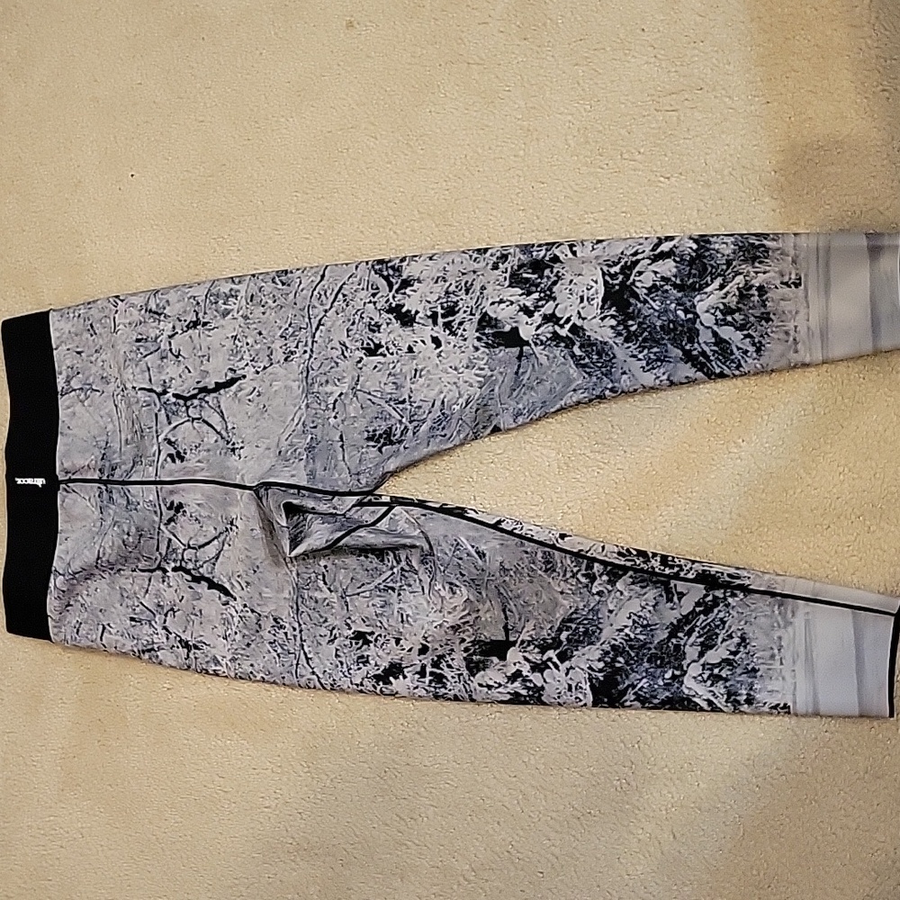 Ultracor Black and Gray Leggings with Artistic Print - Picture 4 of 4